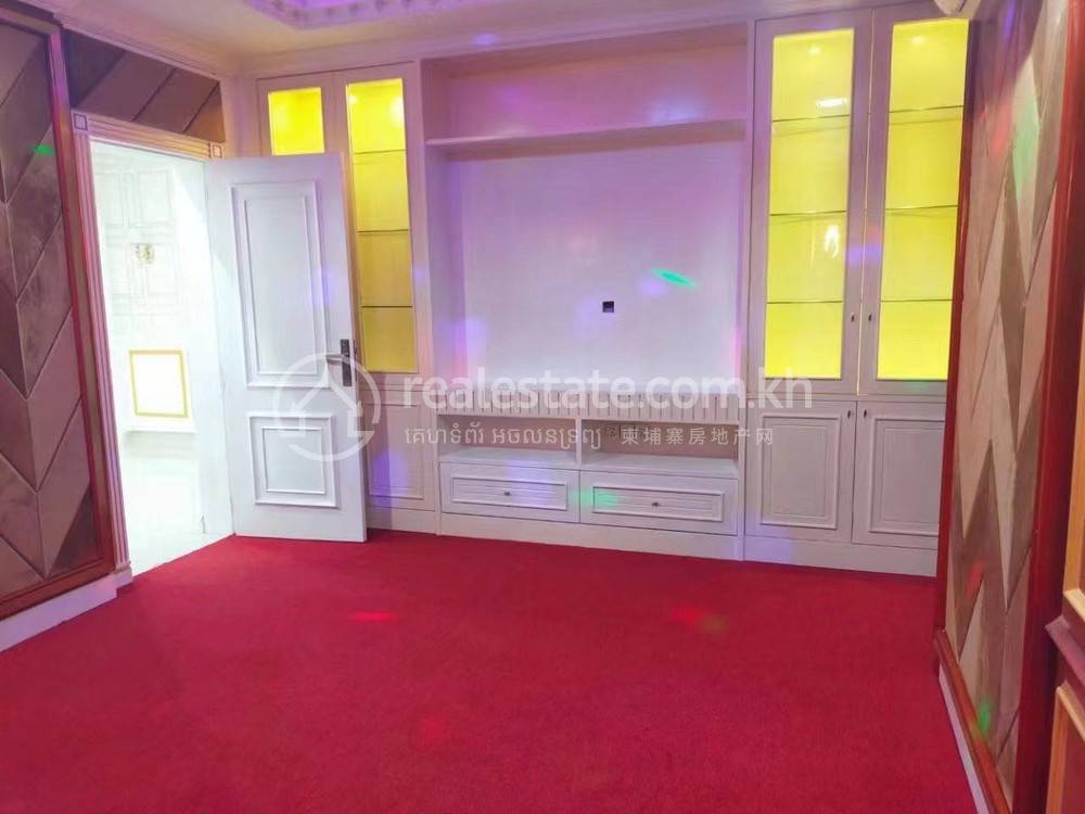 Chbar Ampov别墅出租，价格$5,000
