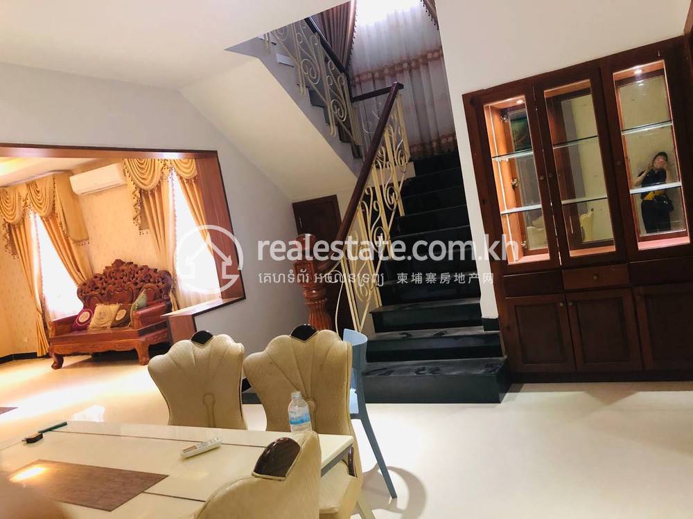 4 Bedrooms Dvojvila K pronájmu for $1,400