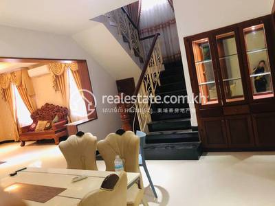 4 Bedrooms Dvojvila K pronájmu for $1,400