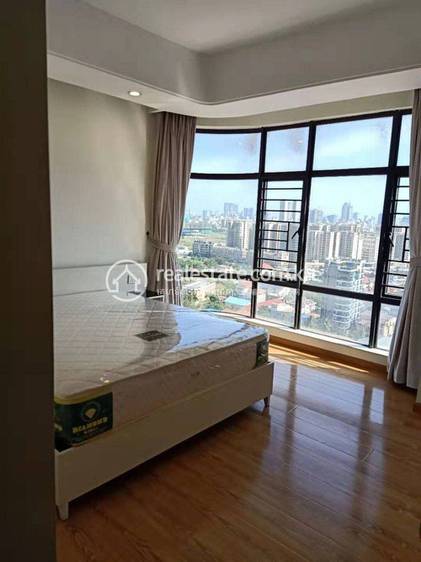 2 Bedrooms Apartmán se službami K pronájmu for $1,500