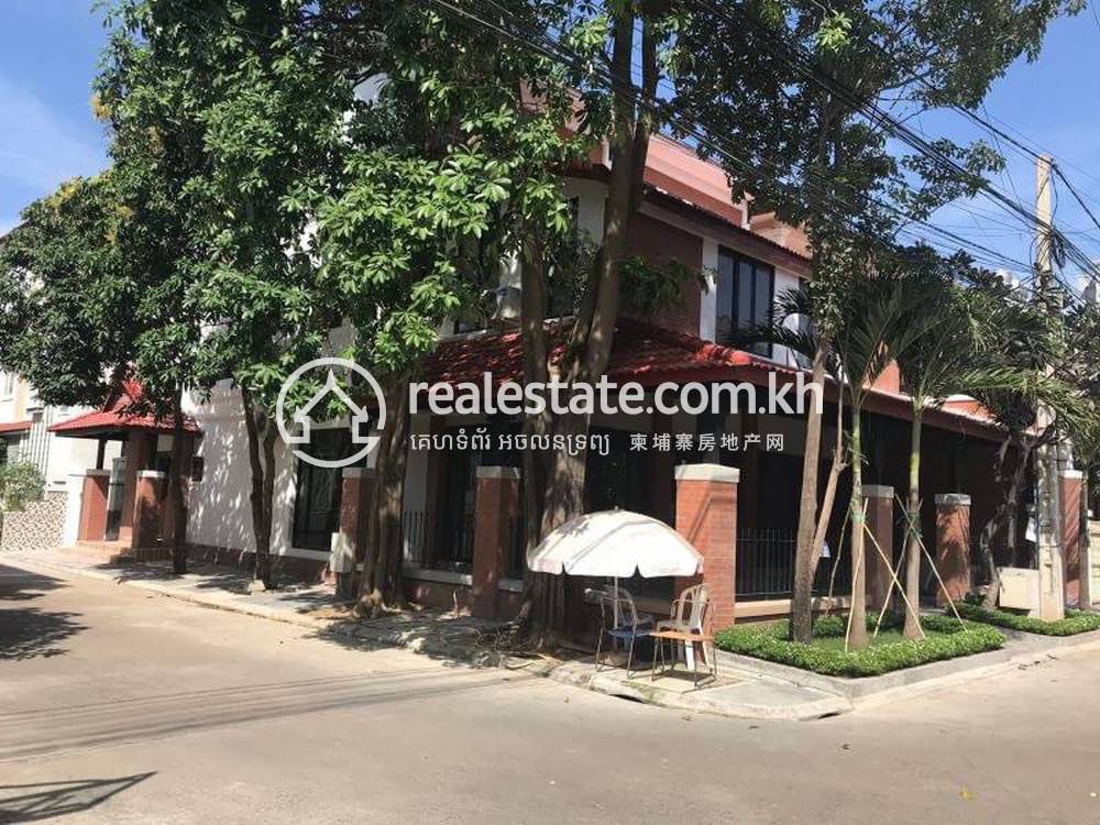 Villa For Rent with 2 Parking Space