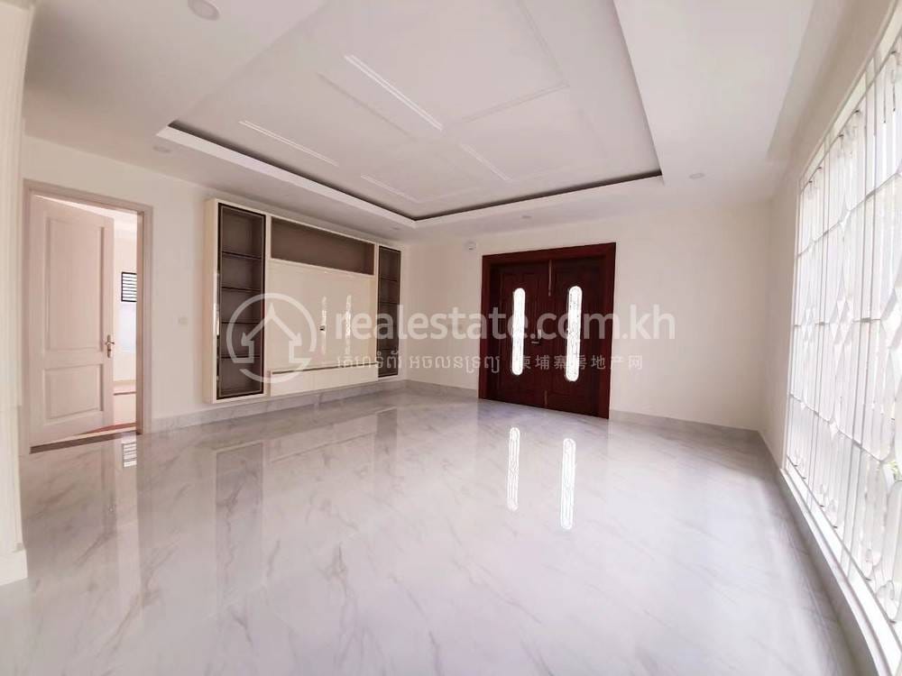 $4,500 Vila