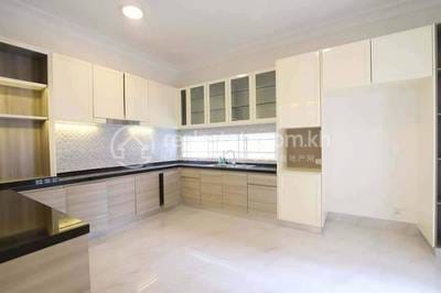 Vila K pronájmu in Chbar Ampov $3,500