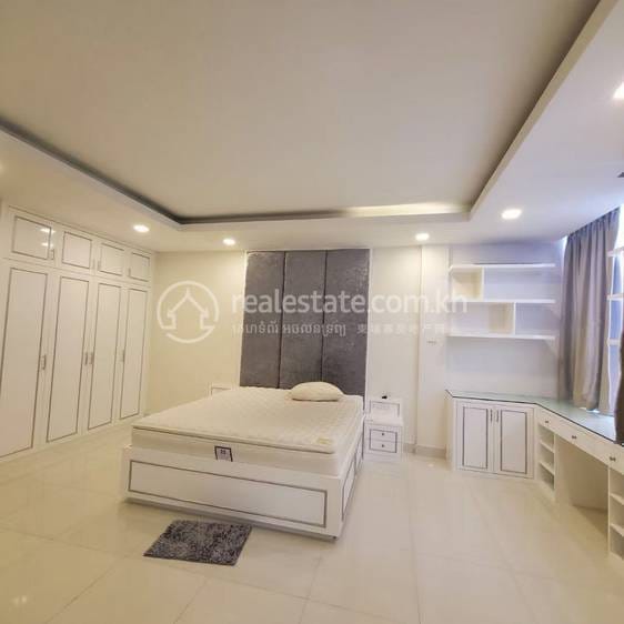 វីឡា សំរាប់ជួល នៅSen Sok តម្លៃ $1,400