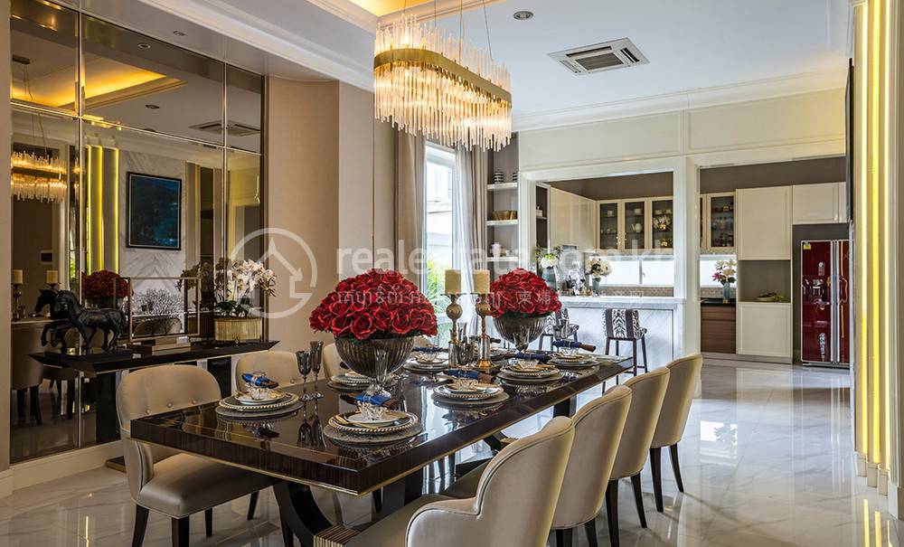Borey Peng Huoth: The Star Munirah | Vila Na prodej with 4 Parking Space