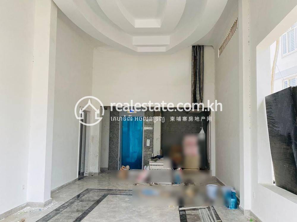 Building For Rent in Chbar Ampov $4,000