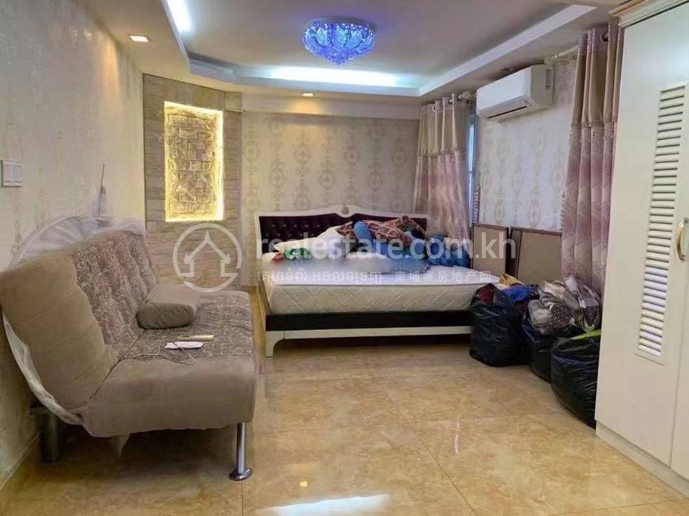 วิลล่า สำหรับเช่า พร้อมที่จอดรถ 2 คัน