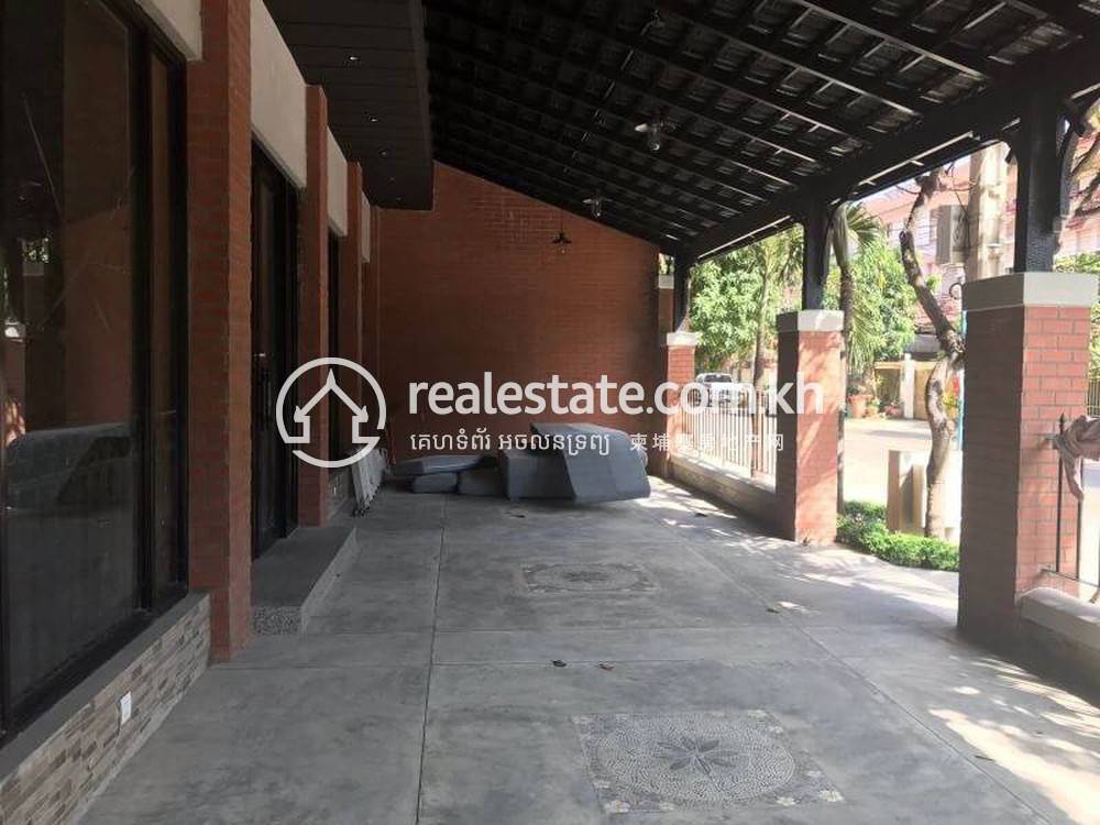 Villa For Rent in Tuek Thla, Sen Sok, Phnom Penh