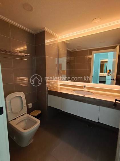 Апартаменты с Обслуживанием Для Аренды in Chamkarmon $1,200