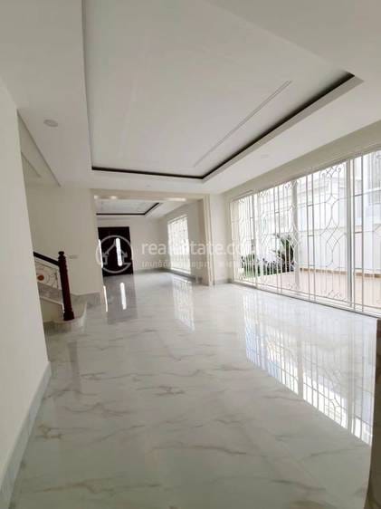 Vila K pronájmu in Nirouth, Chbar Ampov, Phnom Penh
