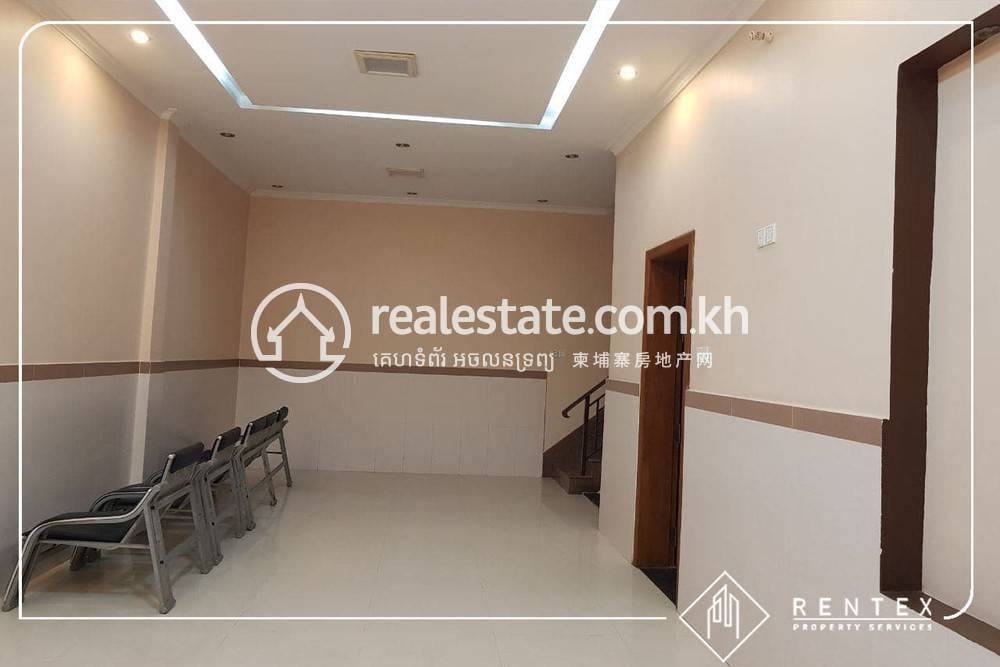House and lot សំរាប់ជួល នៅChamkarmon តម្លៃ $2,000