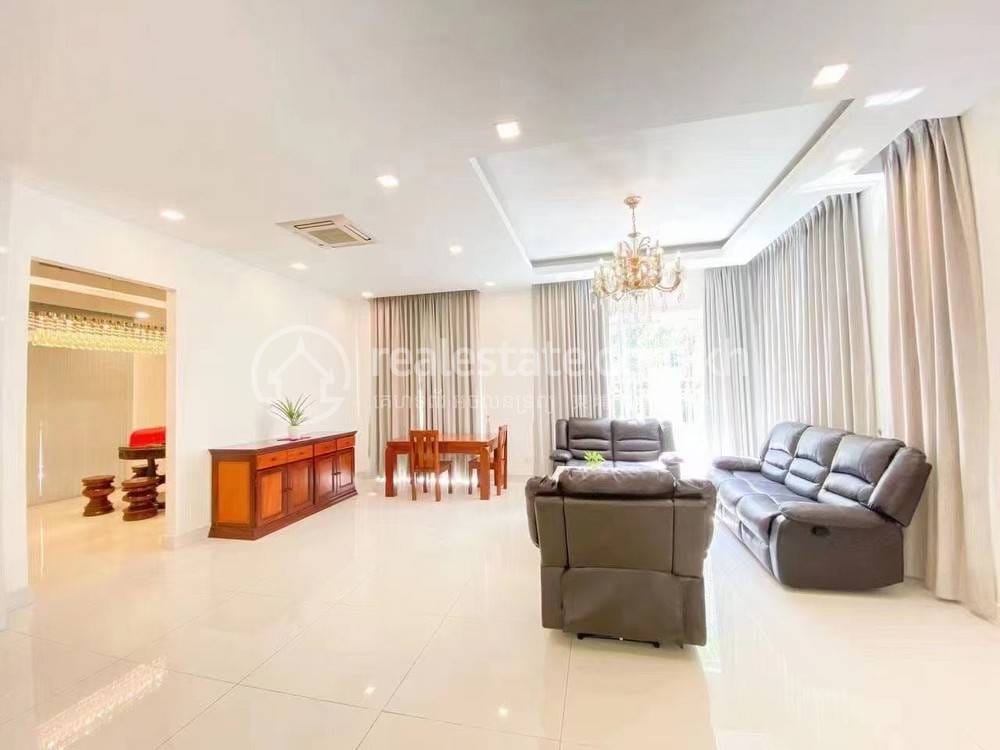 Villa À louer à Russey Keo $4,000