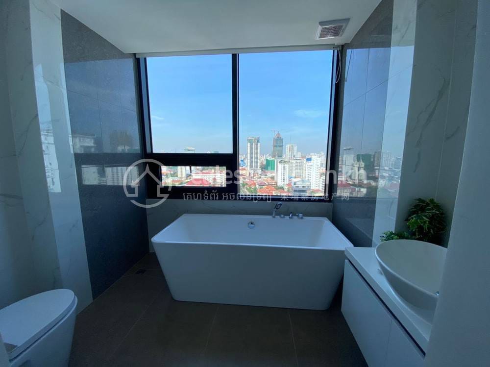 Апартаменты с Обслуживанием Для Аренды in Chamkarmon $2,700