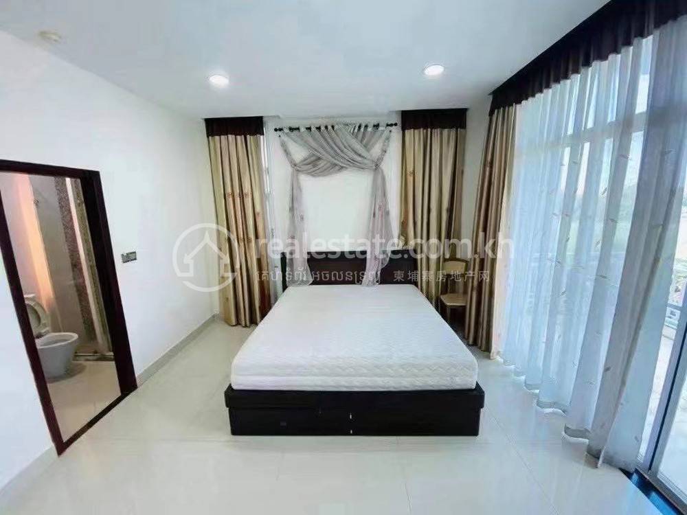 วิลล่า สำหรับเช่า ใน Chamkarmon $4,000