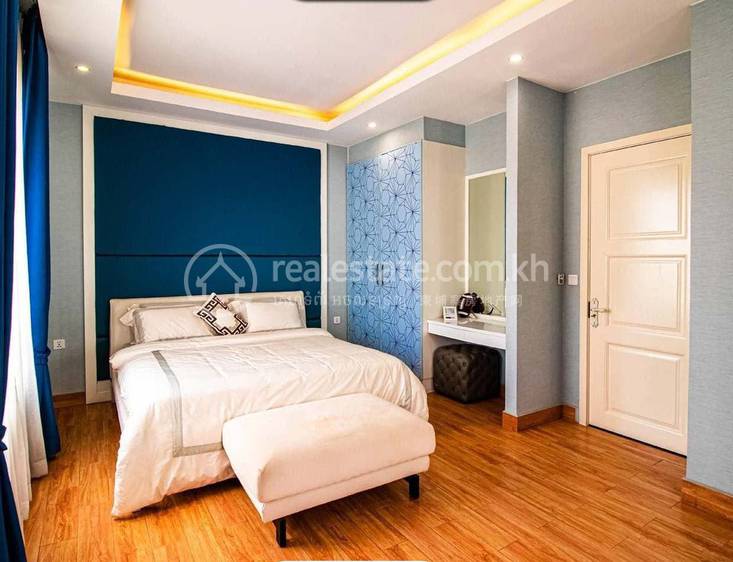 Borey The Flora | 4 Bedrooms Dvojvila Na prodej for Na dotaz