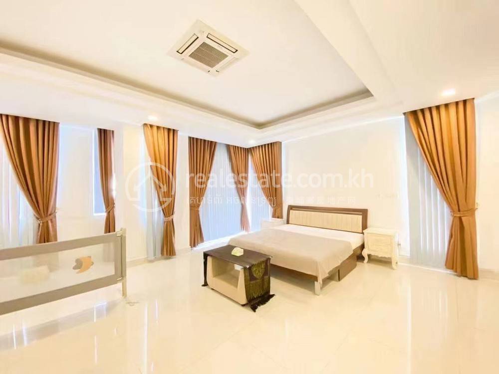 Villa À louer à Chrang Chamres I, Russey Keo, Phnom Penh