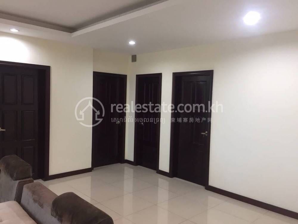 អាផាតមិនមានសេវាកម្ម 3 បន្ទប់គេង សំរាប់ជួល ក្នុងតម្លៃ $1,500