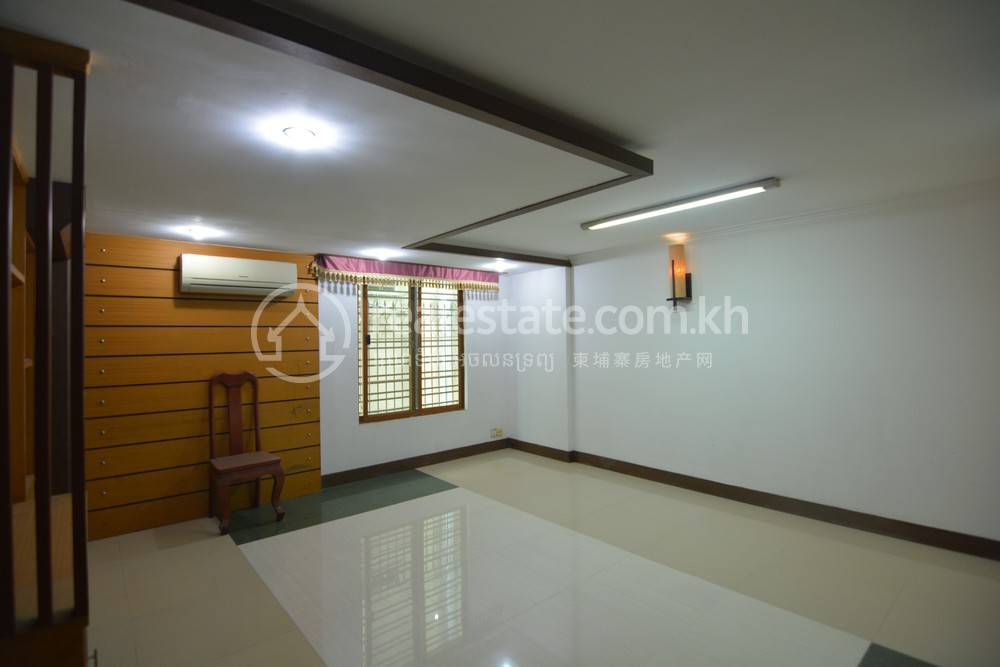 7 Bedrooms House and lot For Rent for $1,300