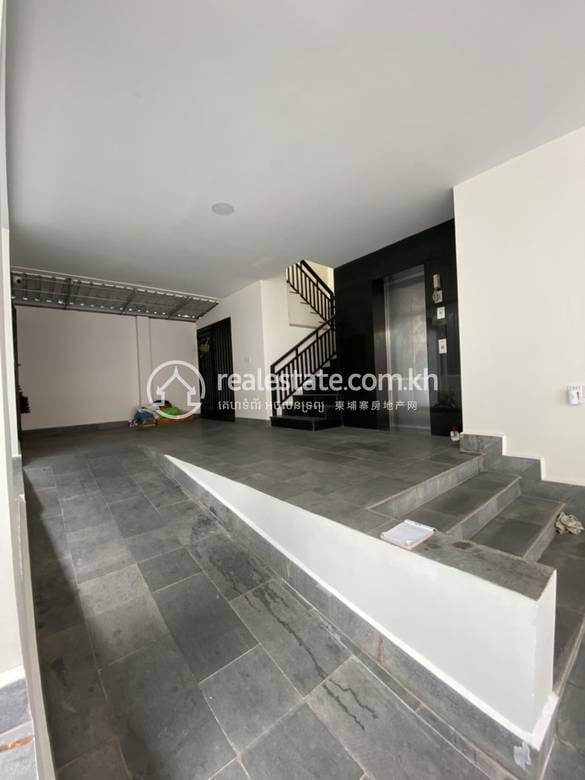 162 sqm Living Size Building For Rent in Boeng Keng Kang