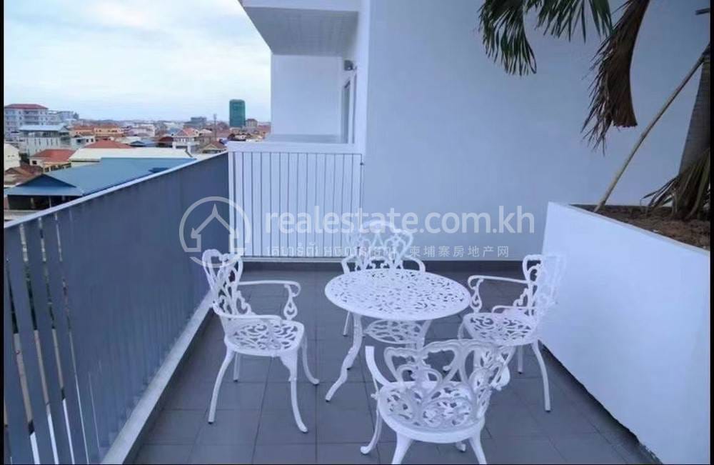 Апартаменты с Обслуживанием Для Аренды in Chamkarmon $1,800