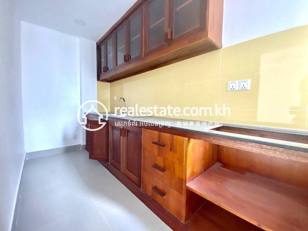 Chamkarmon建筑出租，价格$12,000