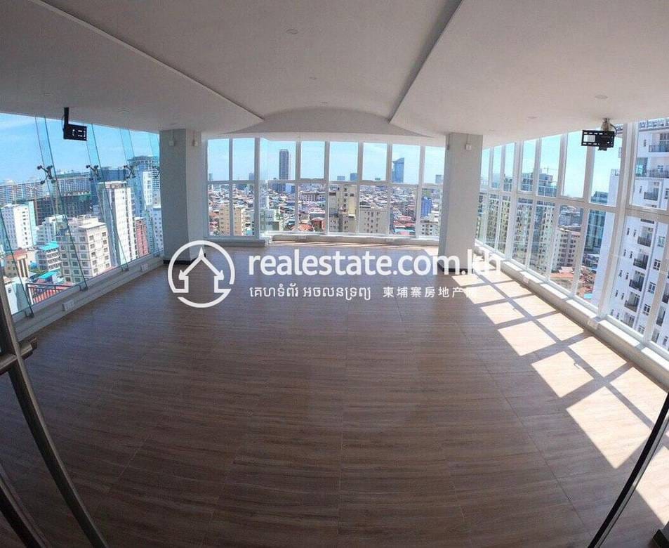 3,705 sqm Living Size Building For Rent in 7 Makara