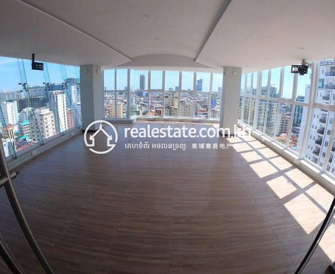 3,705 sqm Living Size Building For Rent in 7 Makara