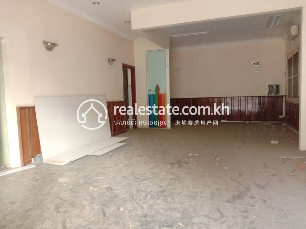 Daun Penh Bâtiment À louer à Boeng Reang Daun Penh $5,000