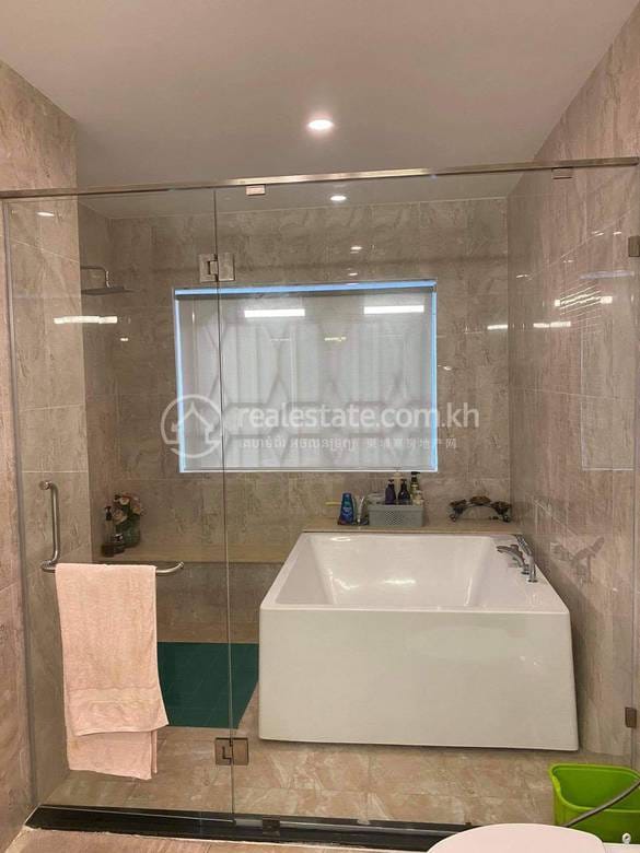 Villa For Rent with 2 Parking Space