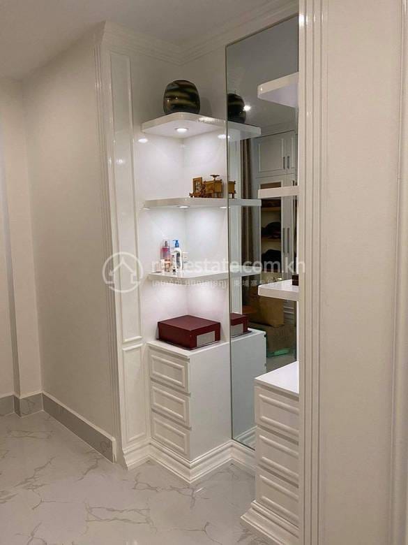 Villa For Rent in Tuek Thla, Sen Sok, Phnom Penh