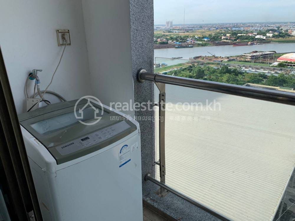 Condo For Rent in Chamkarmon $1,200