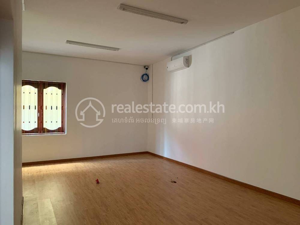 Villa For Rent with 2 Parking Space