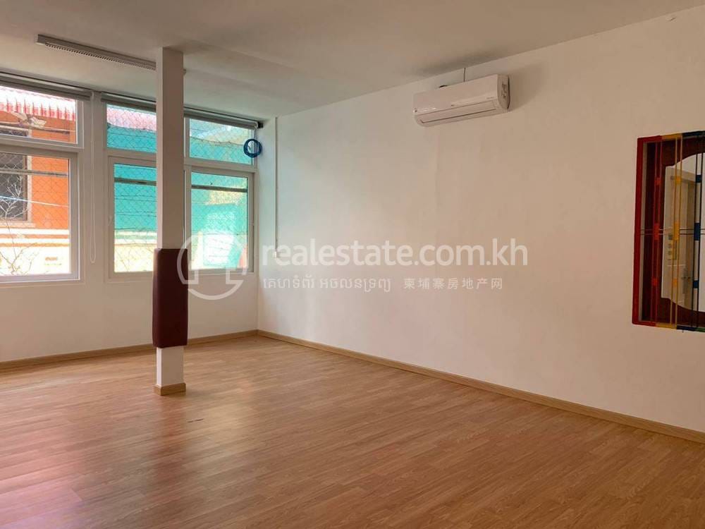 Villa For Rent in Daun Penh $6,000