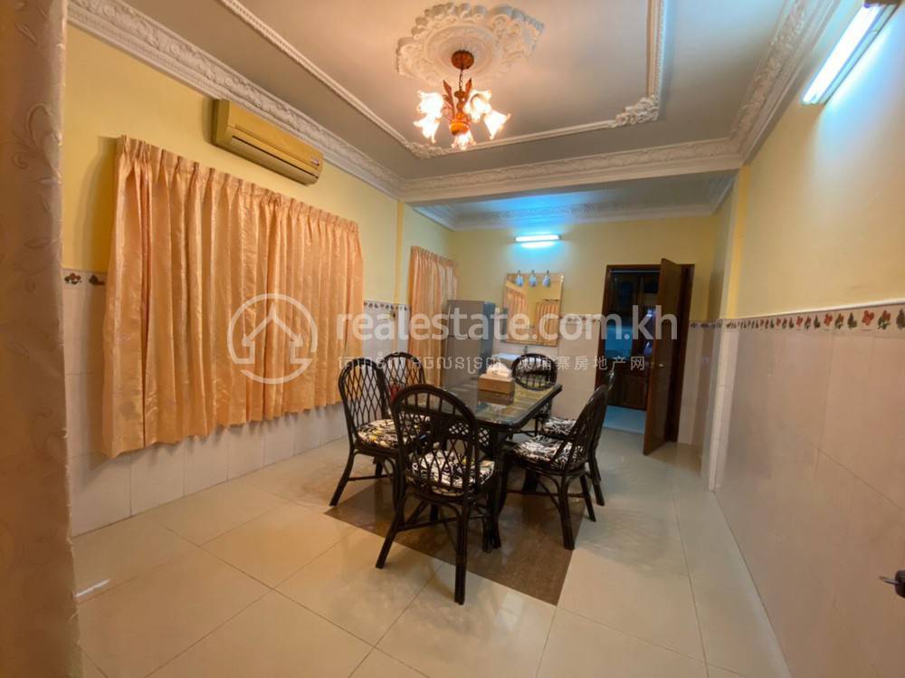 Shophouse For Rent with 2 Parking Space