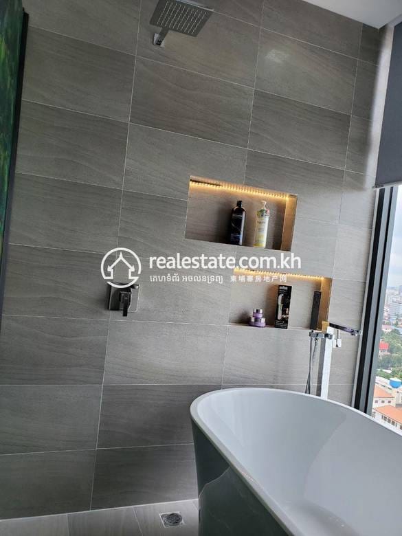 Апартаменты с Обслуживанием Для Аренды in Chamkarmon $1,250