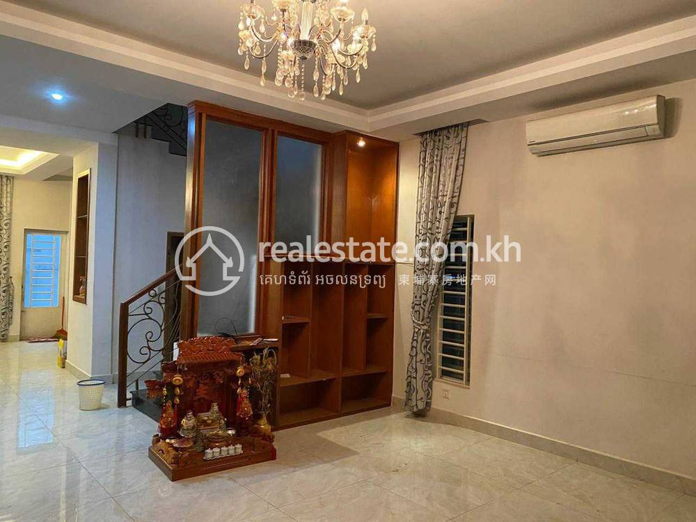 $1,100 Vila