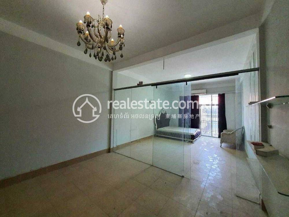 ផ្ទះលក់ដូរ តម្លៃ $1,700