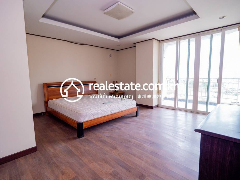 De Castle Diamond Condominium | 已装修公寓For Sale & Rent