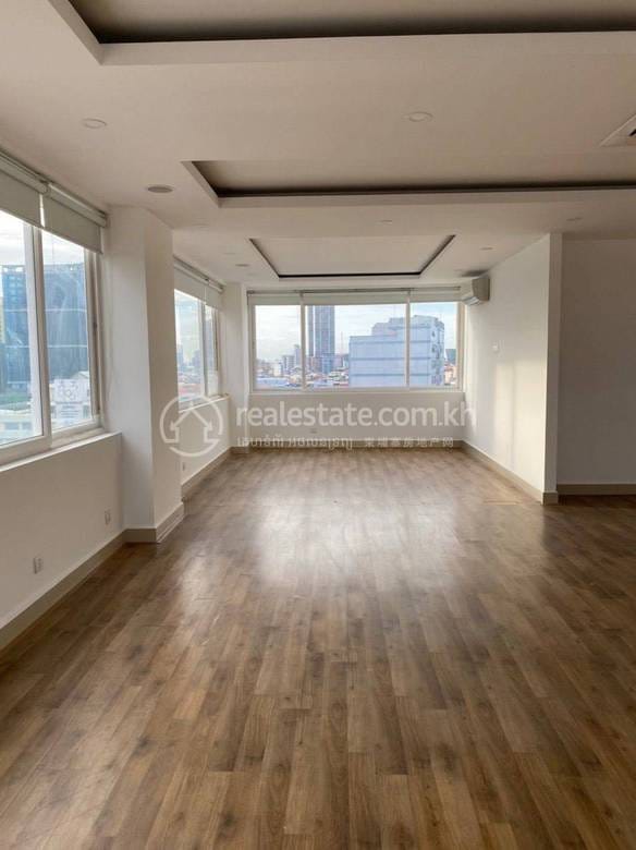 240 sqm Living Size Offices For Rent in 7 Makara