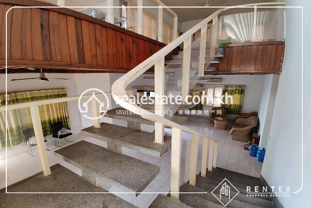 Villa À louer de 1,200 m² habitables à Chamkarmon