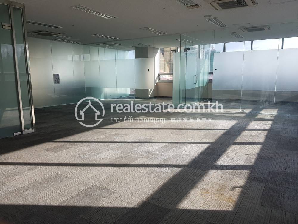7 Makara에 있는 사무물업 임대 $8,460