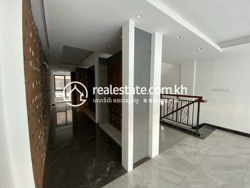 Villa For Rent with 3 Parking Space