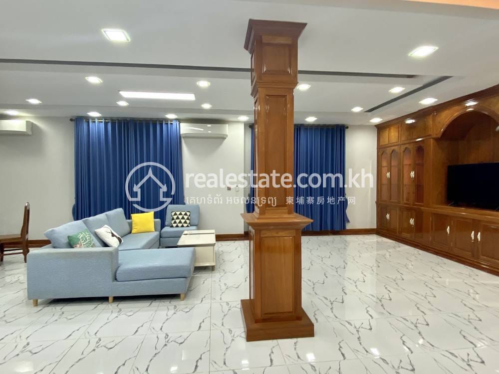 វីឡា សំរាប់ជួល នៅRussey Keo តម្លៃ $2,500