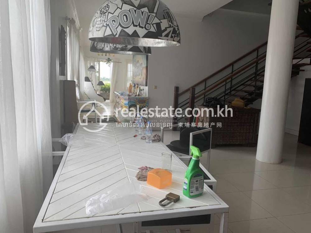 វីឡា សំរាប់ជួល នៅChroy Changvar តម្លៃ $1,700