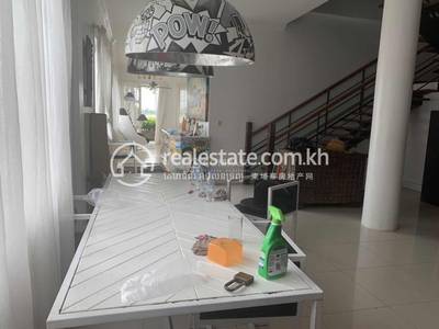 វីឡា សំរាប់ជួល នៅChroy Changvar តម្លៃ $1,700