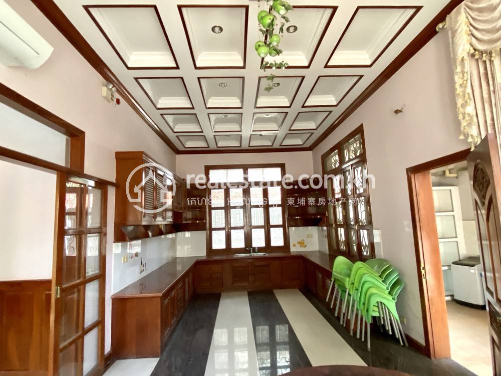 Villa For Rent with 5 Parking Space