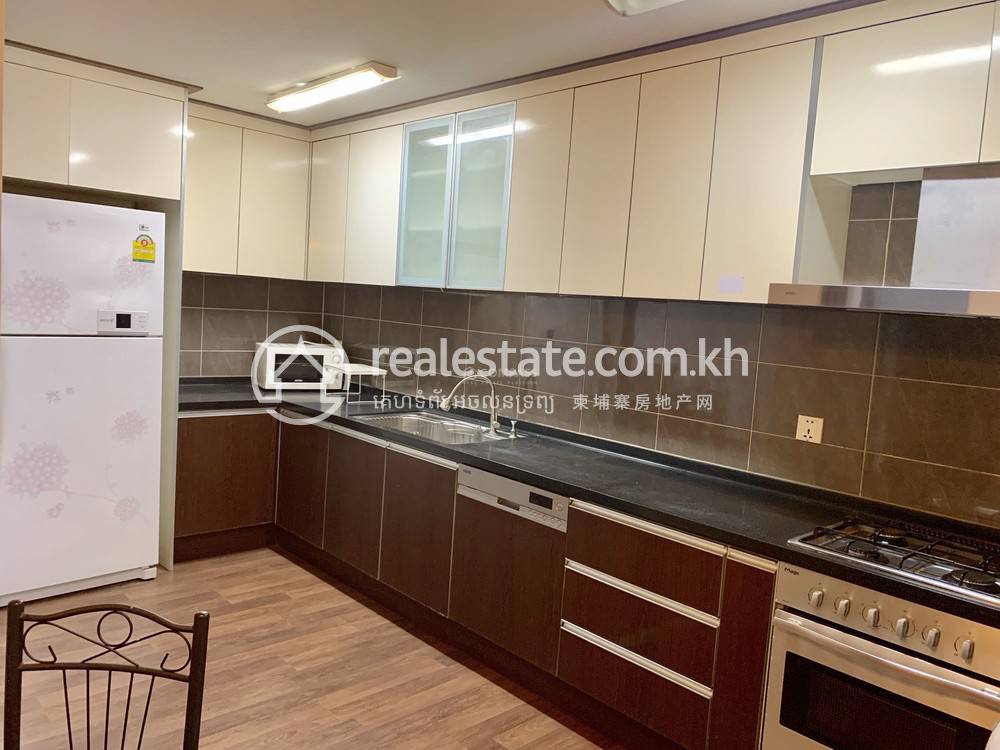 3 Bedrooms Apartment For Rent for $1,200