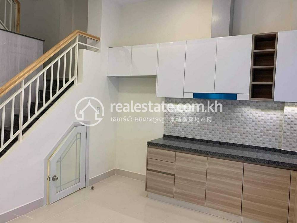 Shophouse K pronájmu in Chbar Ampov $400
