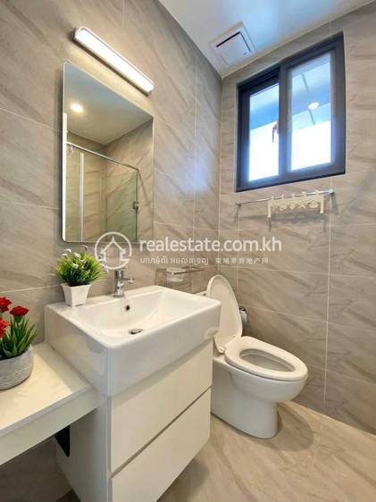ខុនដូ តម្លៃ $700