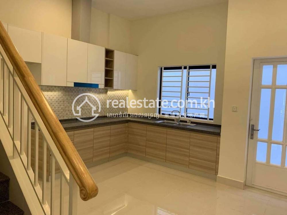 Chbar Ampov商业用地出租，价格$400